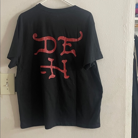 Ed Hardy Black Tee with Red and Green Graphic - Picture 2 of 2